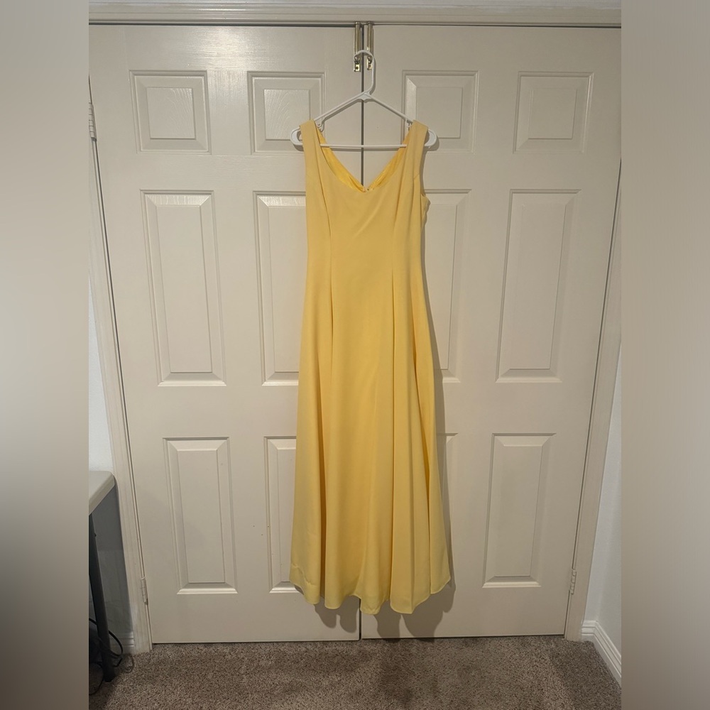 Elegant Yellow Sleeveless Dress
